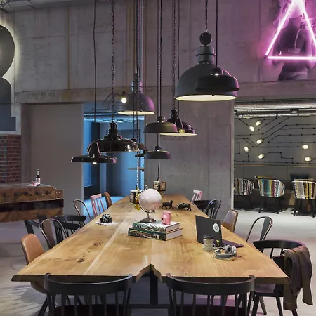 ホテル Moxy Frankfurt Center フランクフルト