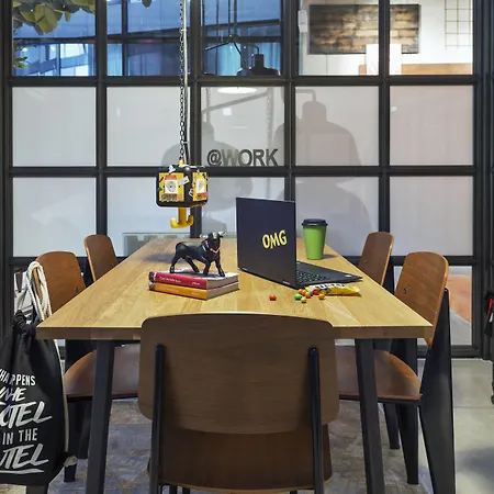 Hotel Moxy Frankfurt Center 3*