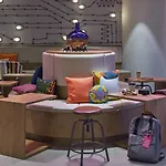 Moxy Frankfurt Center Hotel