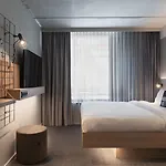 Moxy Frankfurt Center Hotel 3*
