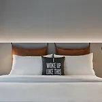 Hotel Moxy Frankfurt Center 3*
