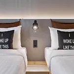 Moxy Frankfurt Center Hotel 3*