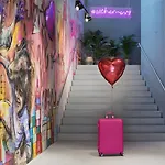 Moxy Frankfurt Center Hotel 3*