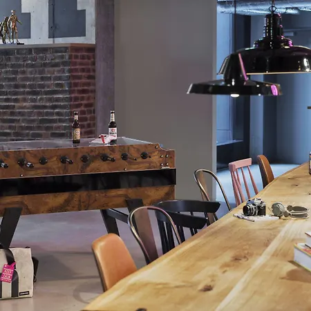 Moxy Frankfurt Center 호텔