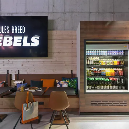 Moxy Frankfurt Center 호텔 3*