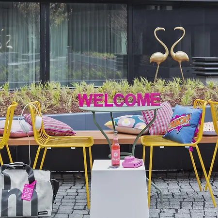Moxy Frankfurt Center 호텔