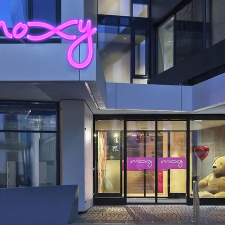 Moxy Frankfurt Center 3*