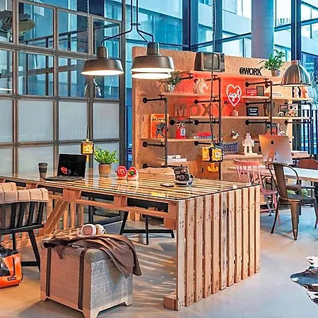 Moxy Frankfurt Center Hotel