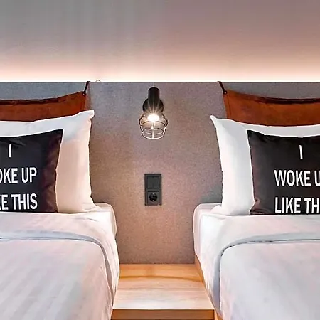 Hotel Moxy Frankfurt Center 3*