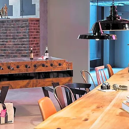 Moxy Frankfurt Center 3*