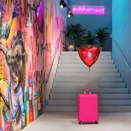 Moxy Frankfurt Center Hotel