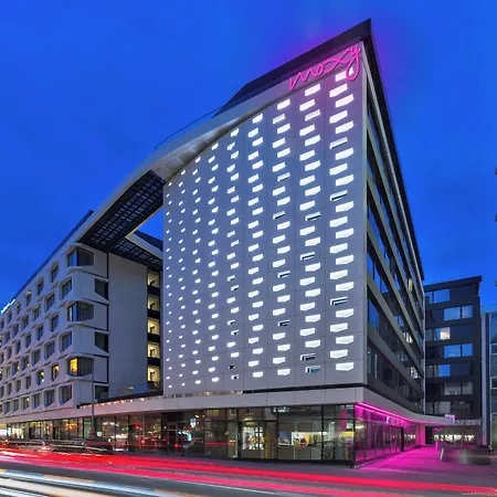 Moxy Frankfurt Center 3*