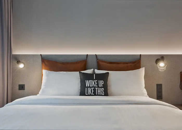 Otel Moxy Frankfurt Center 3*