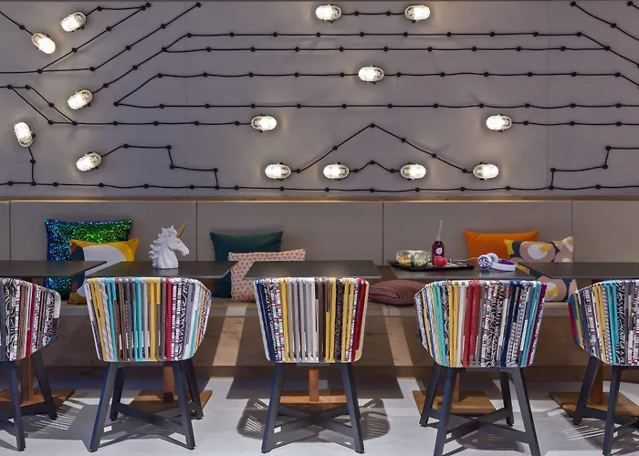 Moxy Frankfurt Center Hotel 3*