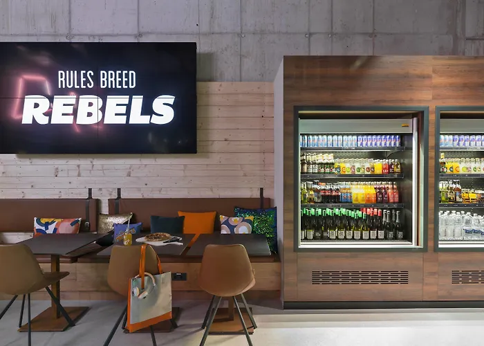 Moxy Frankfurt Center Otel 3*