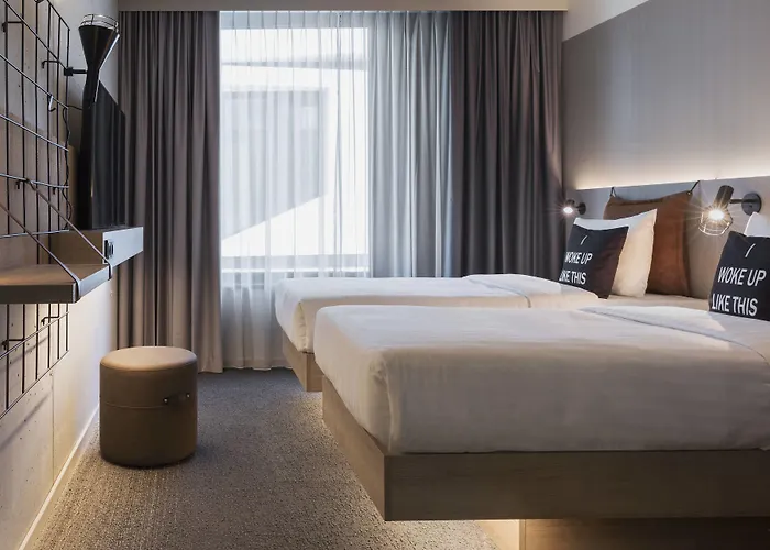 Moxy Frankfurt Center Hotel 3*