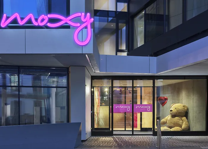 Moxy Frankfurt Center 3*