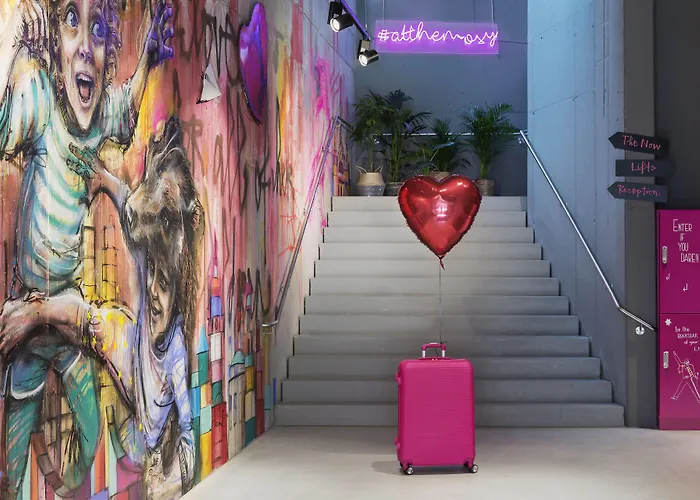 Moxy Frankfurt Center Hotel 3*