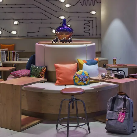 Moxy Frankfurt Center ホテル