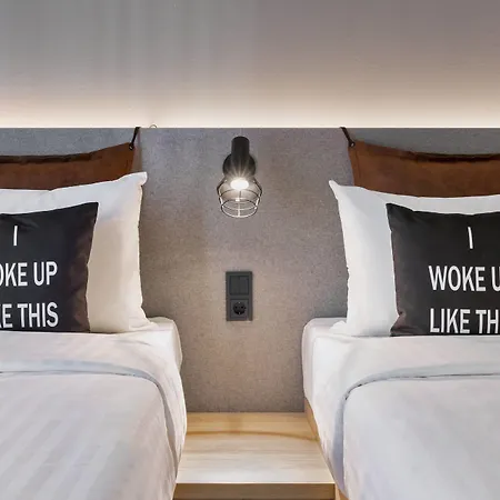 Moxy Frankfurt Center Hotel 3*