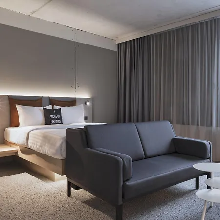 Moxy Frankfurt Center 3* フランクフルト