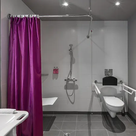 Moxy Frankfurt Center Hotel 3*