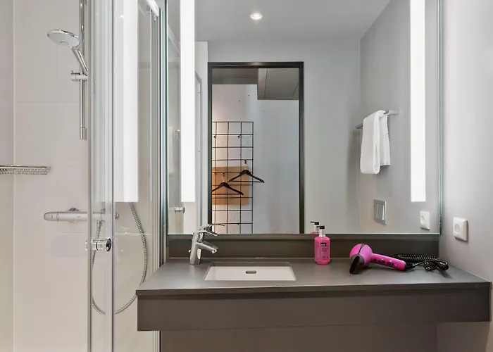 Moxy Frankfurt Center 3*